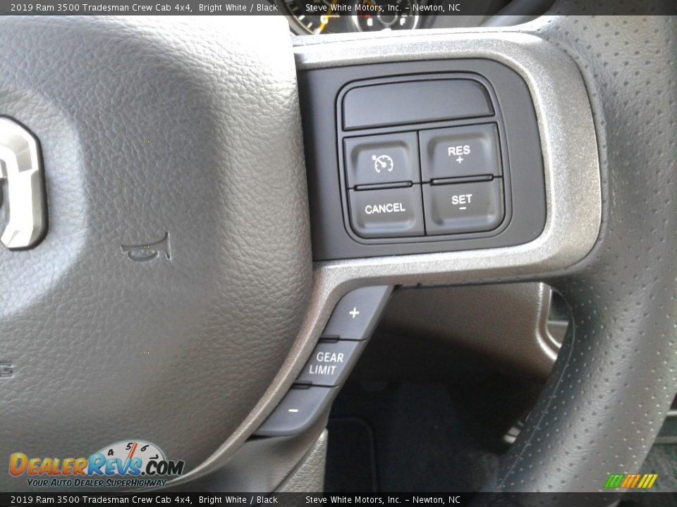 2019 Ram 3500 Tradesman Crew Cab 4x4 Bright White / Black Photo #16