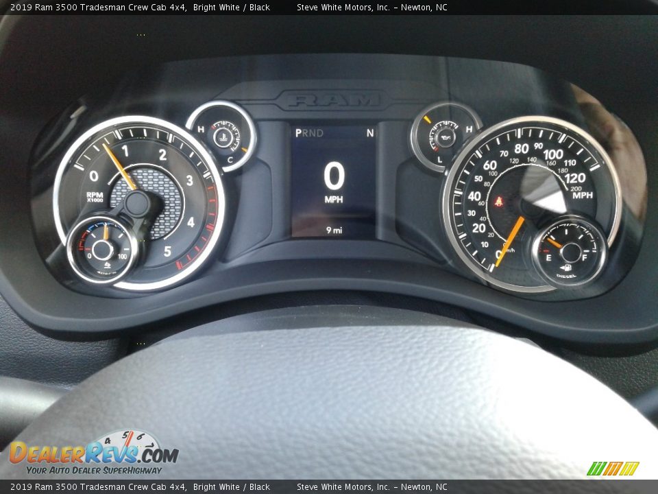 2019 Ram 3500 Tradesman Crew Cab 4x4 Bright White / Black Photo #17