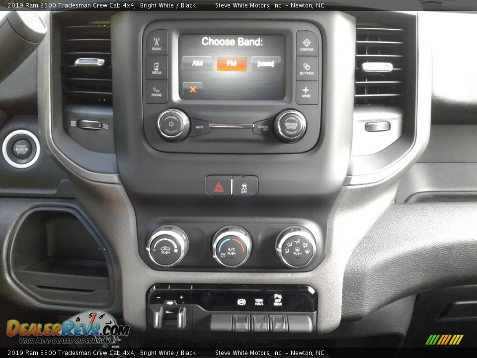 2019 Ram 3500 Tradesman Crew Cab 4x4 Bright White / Black Photo #18