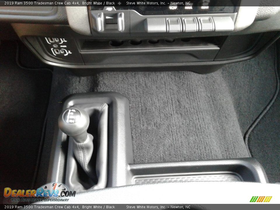 2019 Ram 3500 Tradesman Crew Cab 4x4 Bright White / Black Photo #22