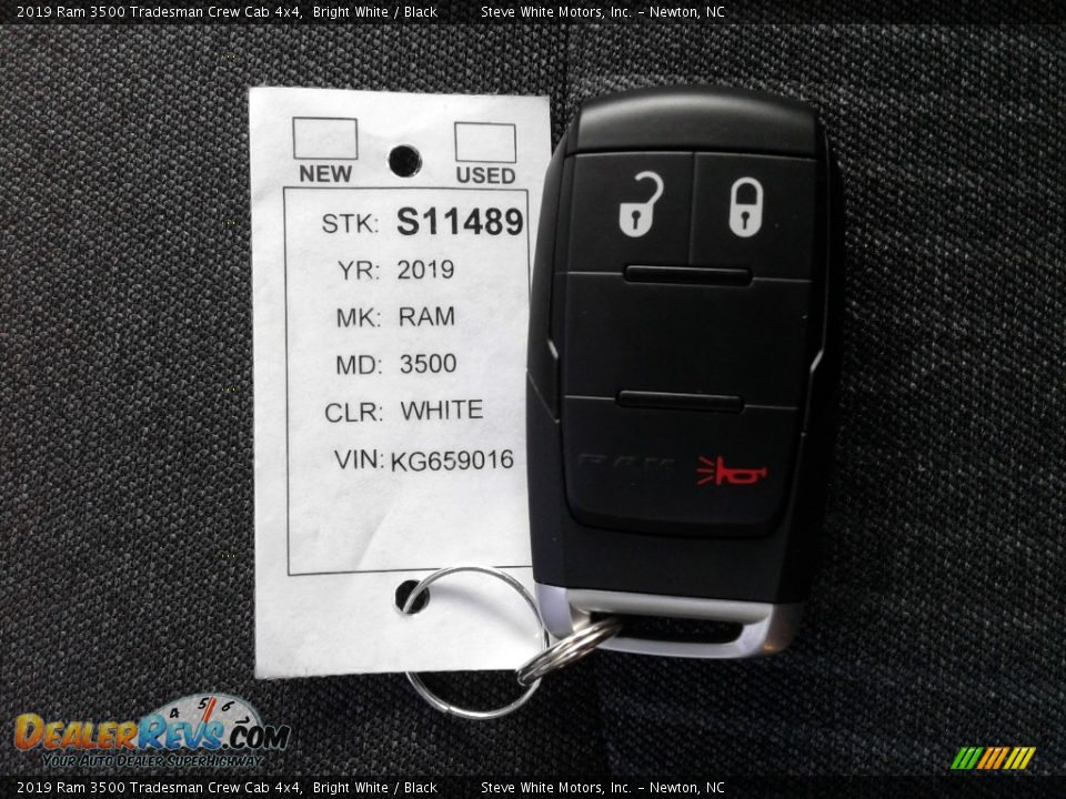 2019 Ram 3500 Tradesman Crew Cab 4x4 Bright White / Black Photo #25