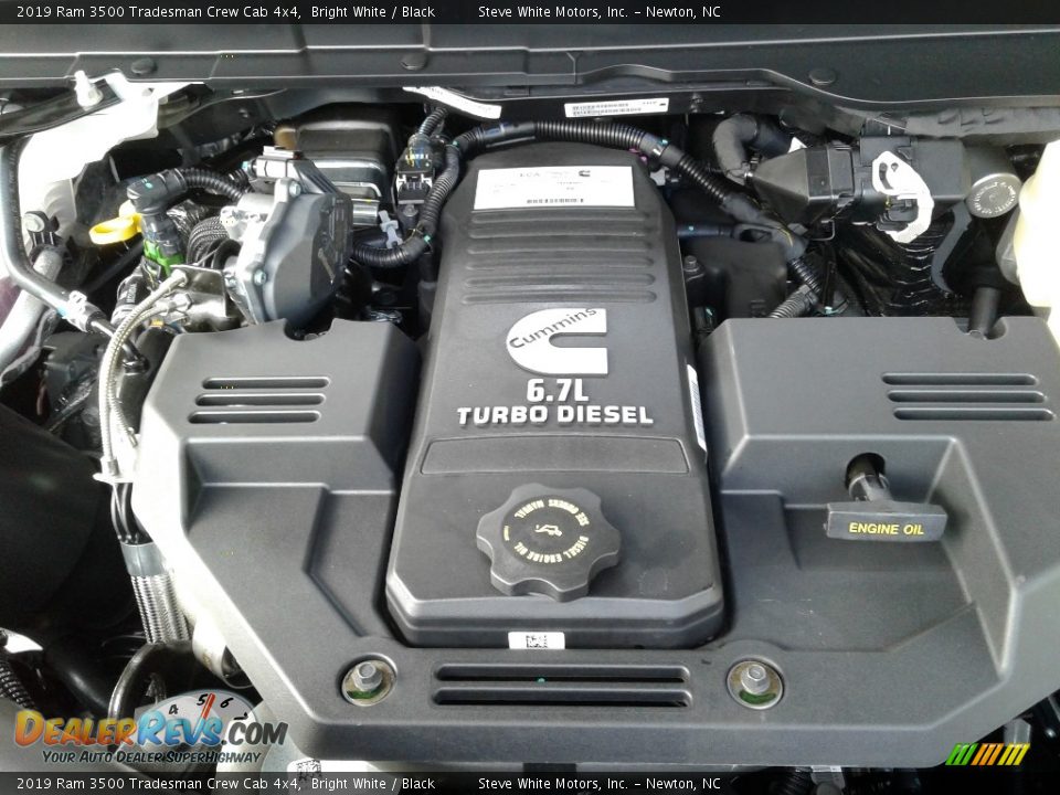 2019 Ram 3500 Tradesman Crew Cab 4x4 Bright White / Black Photo #26