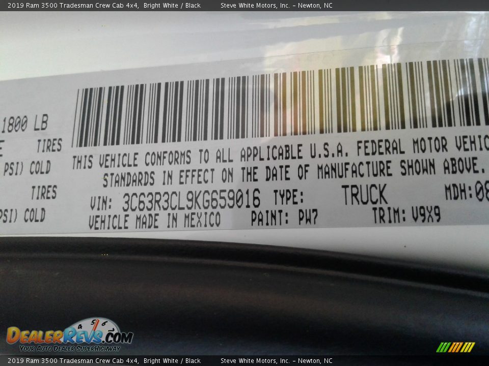 2019 Ram 3500 Tradesman Crew Cab 4x4 Bright White / Black Photo #27