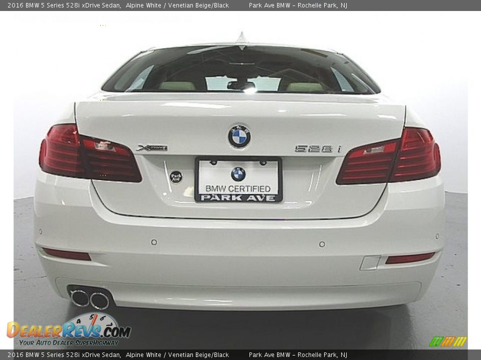 2016 BMW 5 Series 528i xDrive Sedan Alpine White / Venetian Beige/Black Photo #2