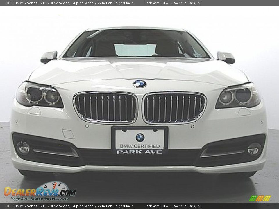 2016 BMW 5 Series 528i xDrive Sedan Alpine White / Venetian Beige/Black Photo #4