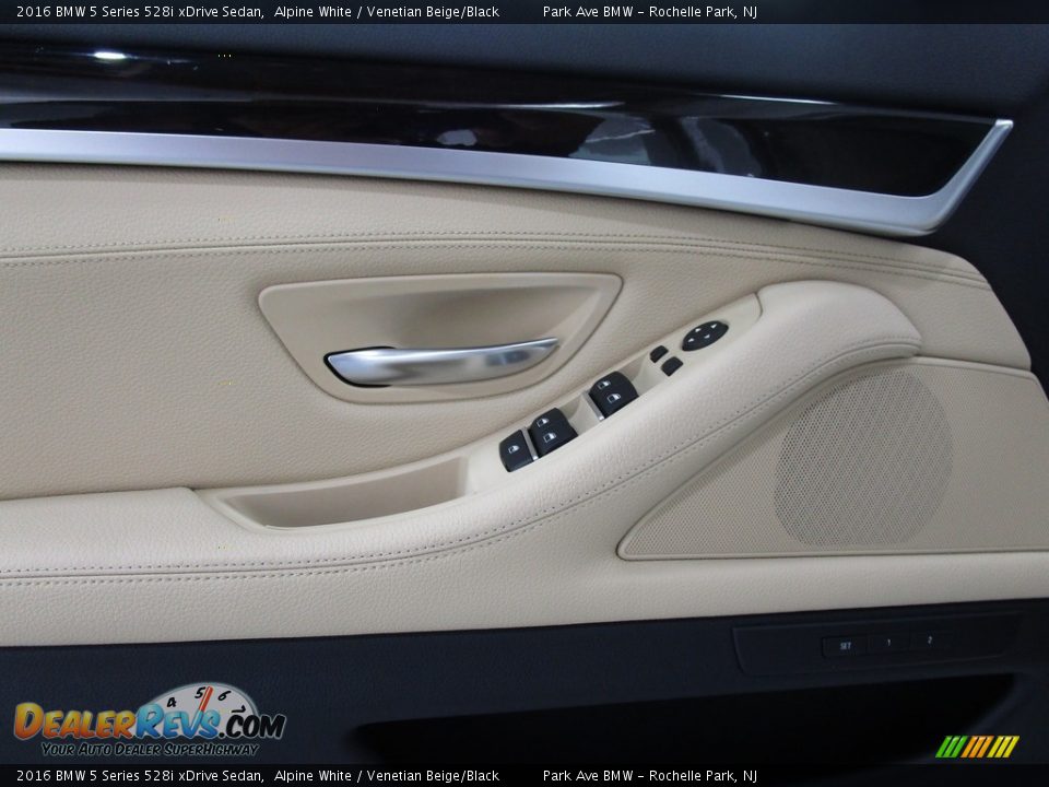 2016 BMW 5 Series 528i xDrive Sedan Alpine White / Venetian Beige/Black Photo #5
