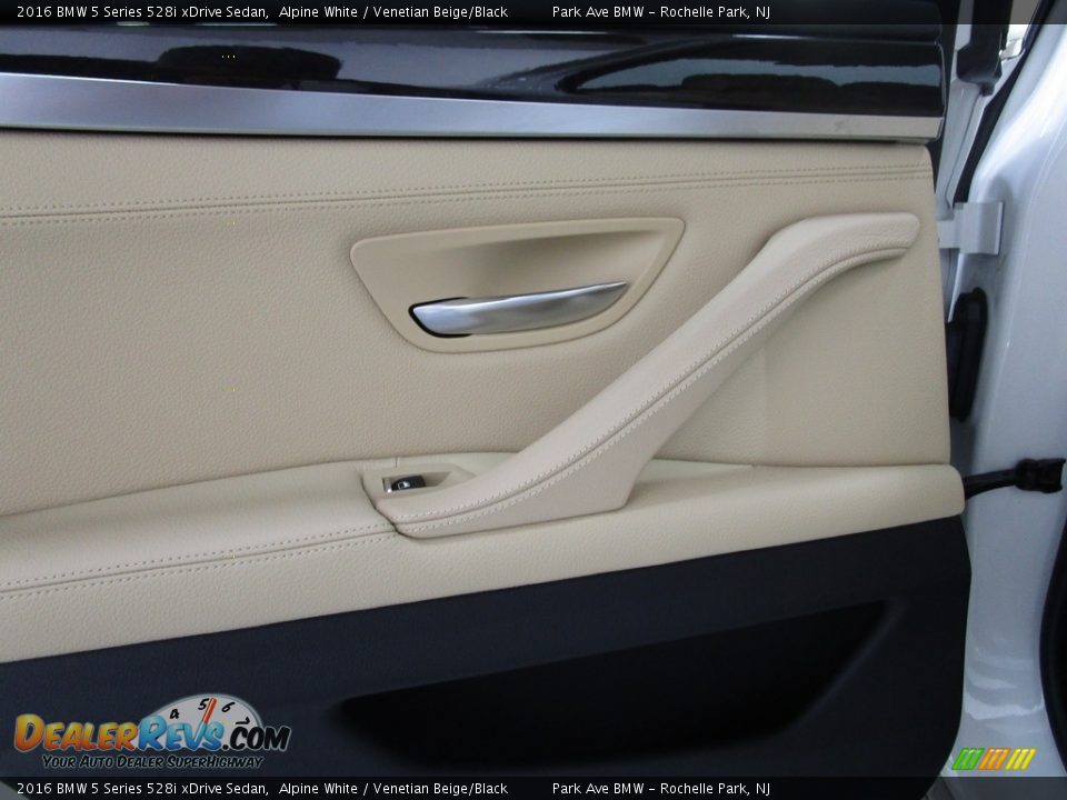 2016 BMW 5 Series 528i xDrive Sedan Alpine White / Venetian Beige/Black Photo #8