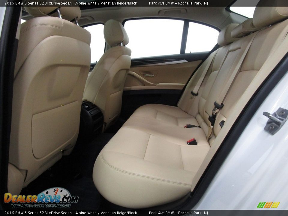 2016 BMW 5 Series 528i xDrive Sedan Alpine White / Venetian Beige/Black Photo #10