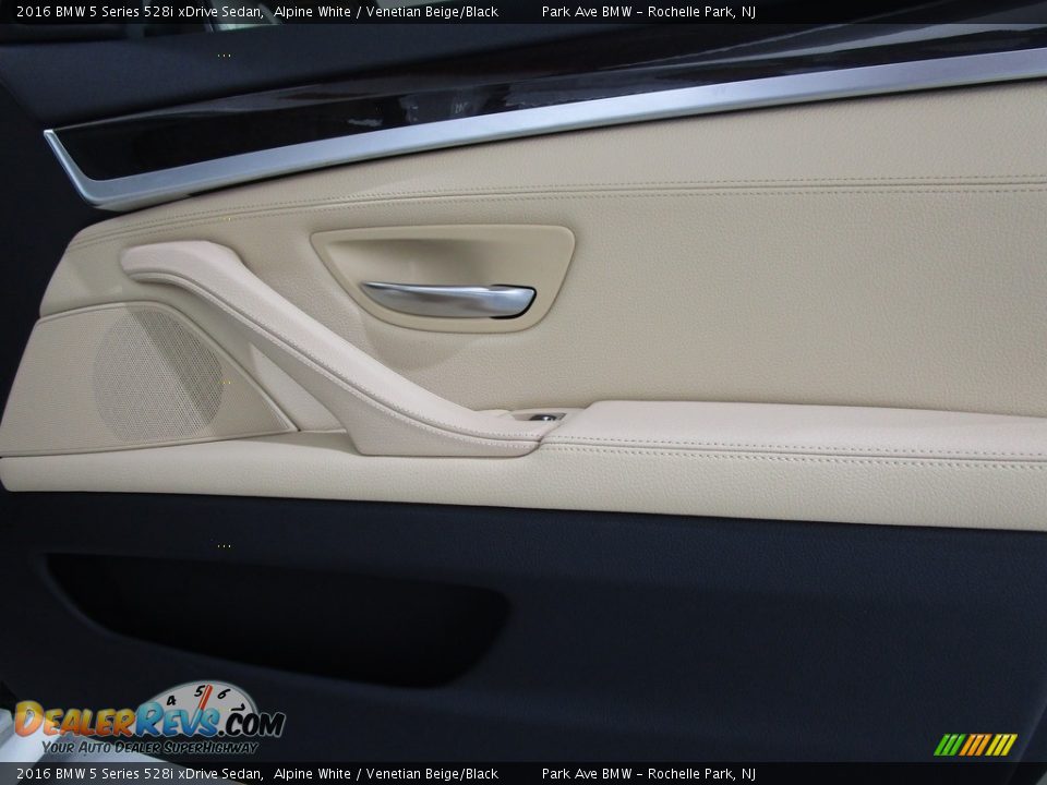 2016 BMW 5 Series 528i xDrive Sedan Alpine White / Venetian Beige/Black Photo #11
