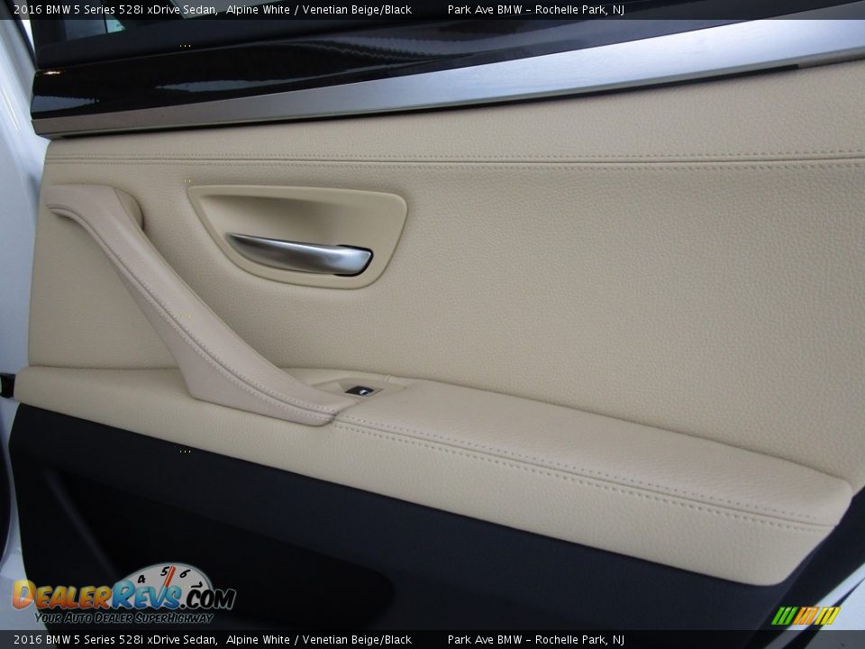 2016 BMW 5 Series 528i xDrive Sedan Alpine White / Venetian Beige/Black Photo #14