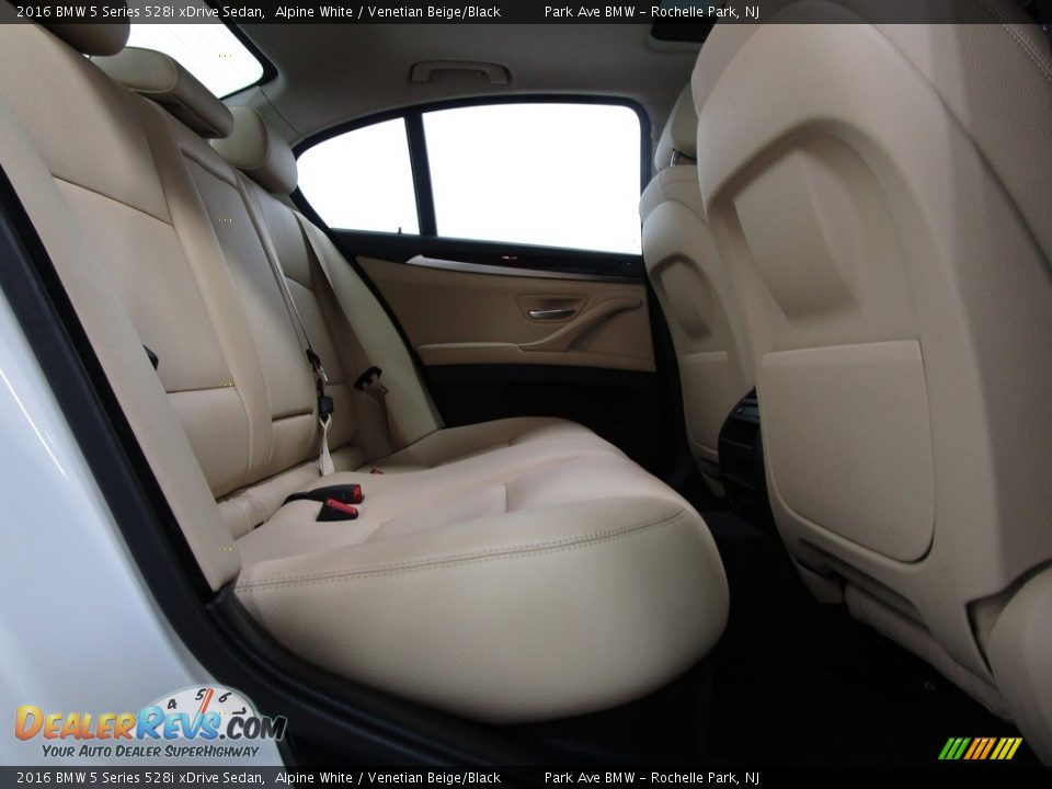 2016 BMW 5 Series 528i xDrive Sedan Alpine White / Venetian Beige/Black Photo #16