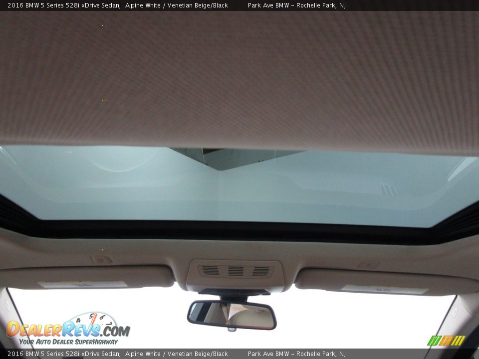 2016 BMW 5 Series 528i xDrive Sedan Alpine White / Venetian Beige/Black Photo #19