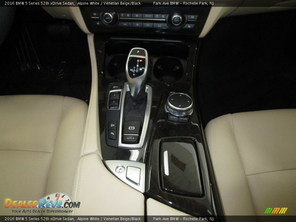 2016 BMW 5 Series 528i xDrive Sedan Alpine White / Venetian Beige/Black Photo #26