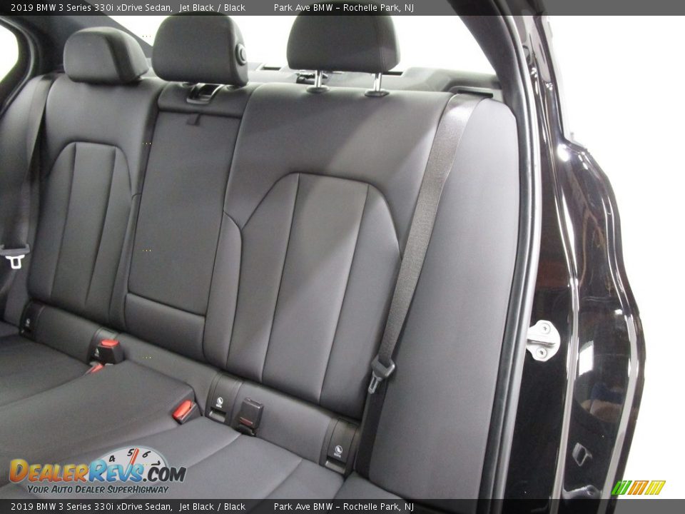 2019 BMW 3 Series 330i xDrive Sedan Jet Black / Black Photo #12