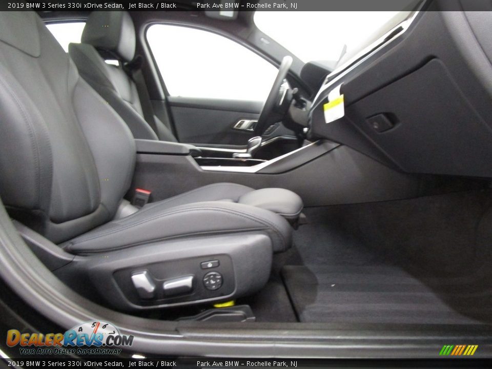 2019 BMW 3 Series 330i xDrive Sedan Jet Black / Black Photo #16