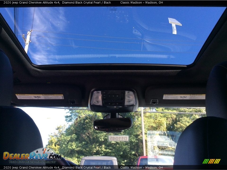 2020 Jeep Grand Cherokee Altitude 4x4 Diamond Black Crystal Pearl / Black Photo #12