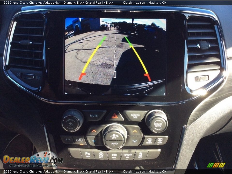 2020 Jeep Grand Cherokee Altitude 4x4 Diamond Black Crystal Pearl / Black Photo #17