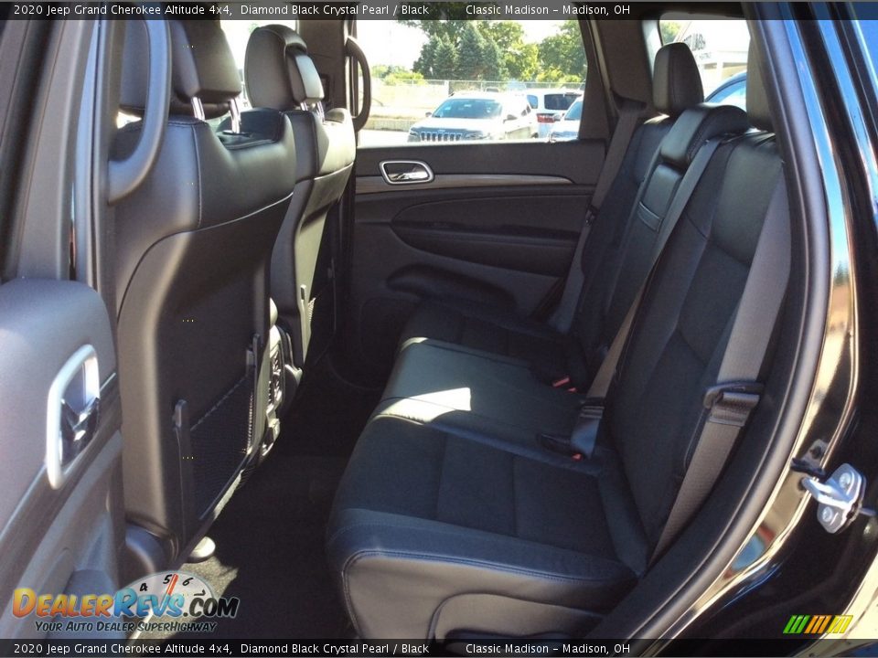 2020 Jeep Grand Cherokee Altitude 4x4 Diamond Black Crystal Pearl / Black Photo #18