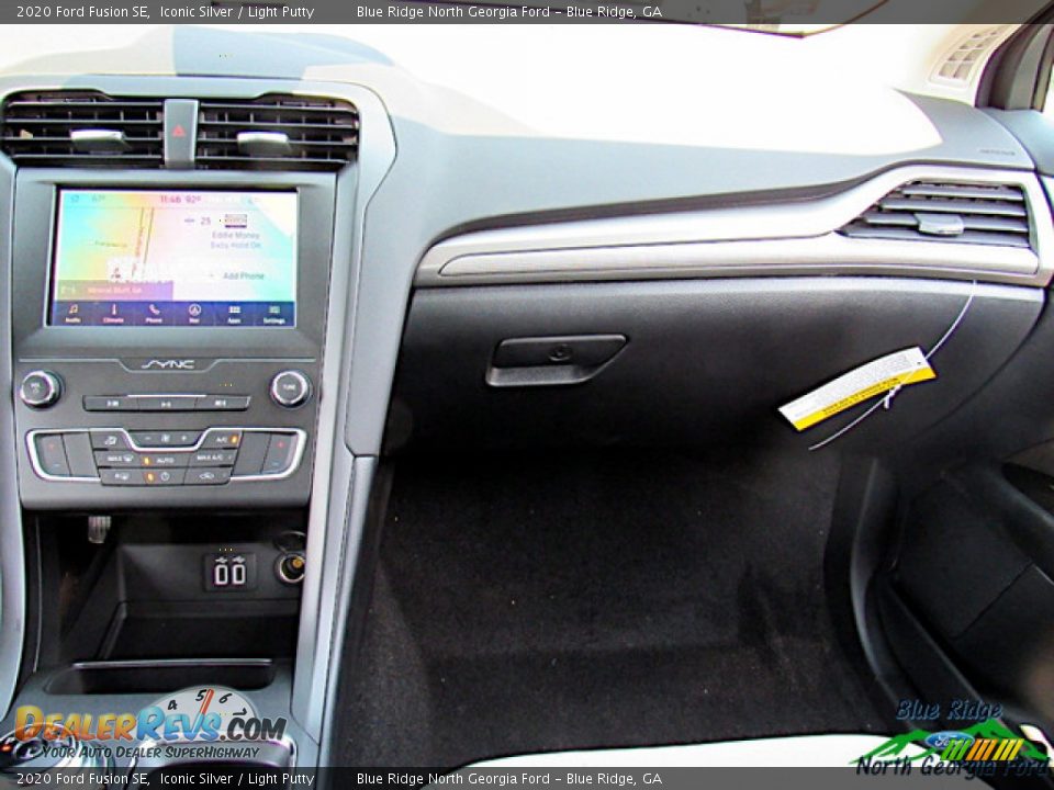2020 Ford Fusion SE Iconic Silver / Light Putty Photo #16