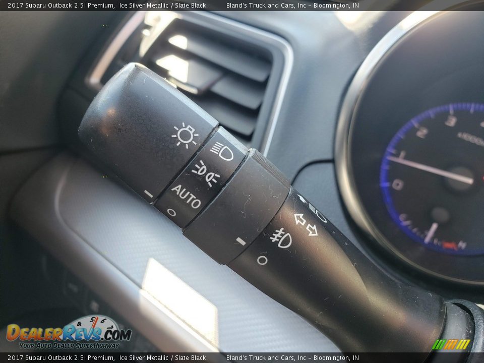 2017 Subaru Outback 2.5i Premium Ice Silver Metallic / Slate Black Photo #16