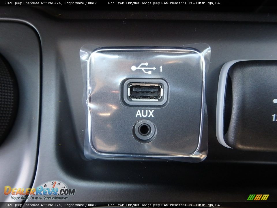 2020 Jeep Cherokee Altitude 4x4 Bright White / Black Photo #19