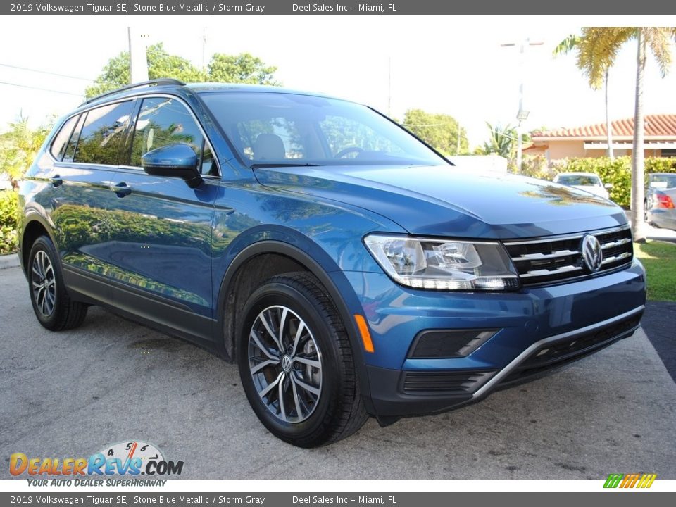 Front 3/4 View of 2019 Volkswagen Tiguan SE Photo #2