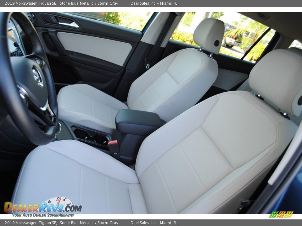 Front Seat of 2019 Volkswagen Tiguan SE Photo #13