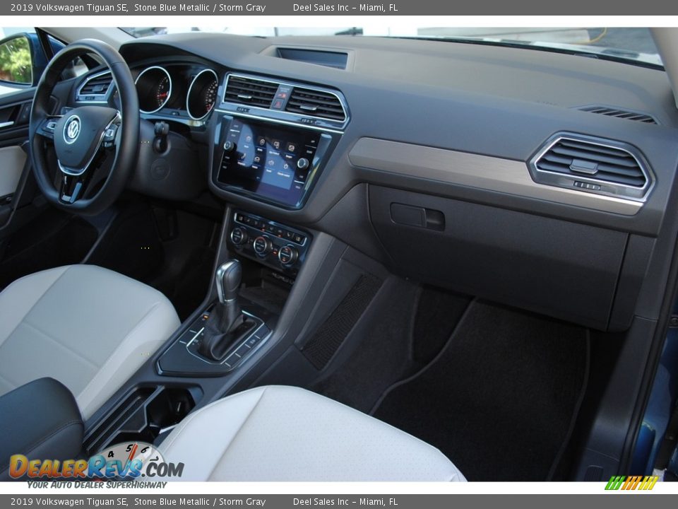Dashboard of 2019 Volkswagen Tiguan SE Photo #16