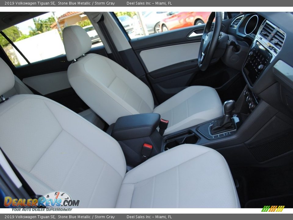 Front Seat of 2019 Volkswagen Tiguan SE Photo #17