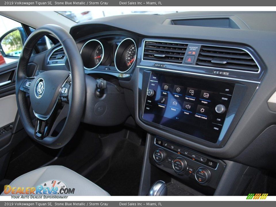 Controls of 2019 Volkswagen Tiguan SE Photo #18