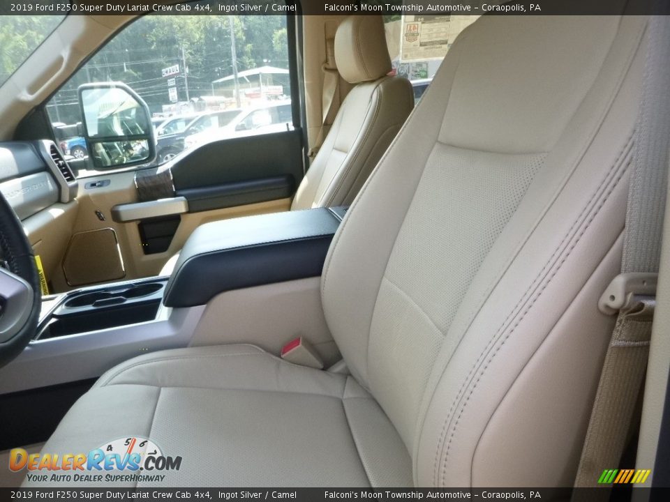 Front Seat of 2019 Ford F250 Super Duty Lariat Crew Cab 4x4 Photo #10