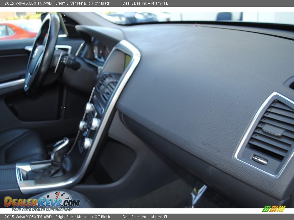 2015 Volvo XC60 T6 AWD Bright Silver Metallic / Off Black Photo #19