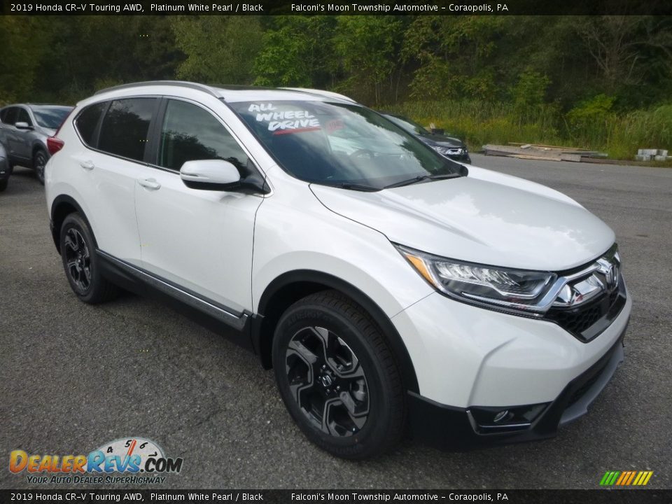 Front 3/4 View of 2019 Honda CR-V Touring AWD Photo #5