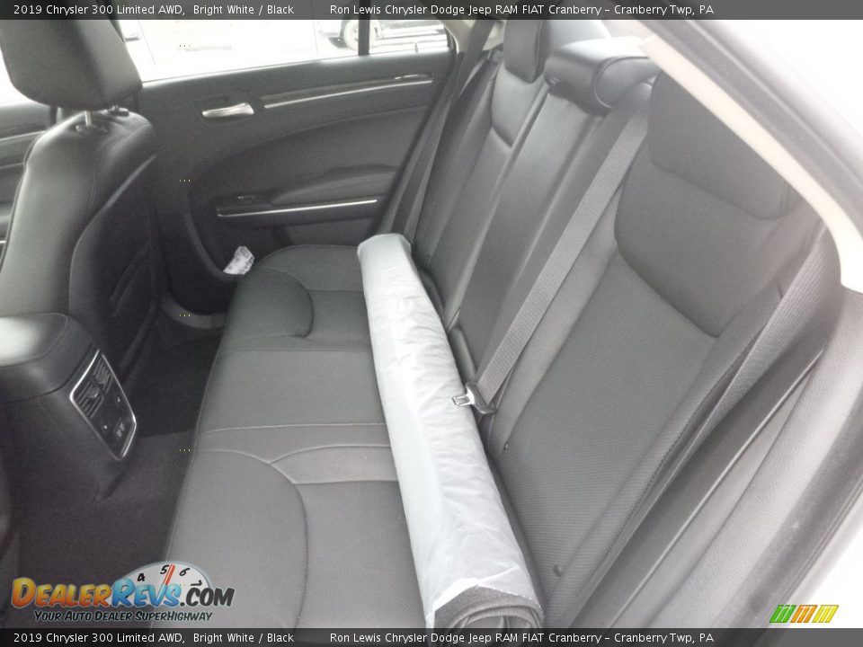 2019 Chrysler 300 Limited AWD Bright White / Black Photo #13