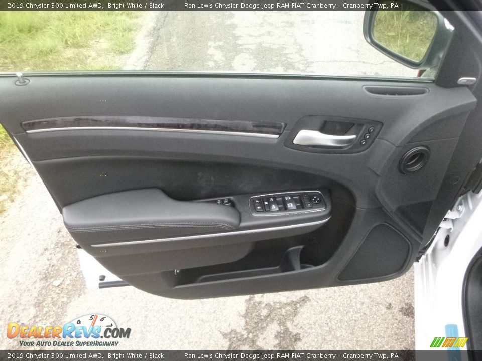 2019 Chrysler 300 Limited AWD Bright White / Black Photo #14