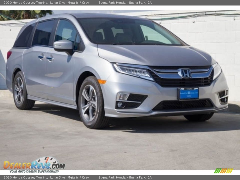 Front 3/4 View of 2020 Honda Odyssey Touring Photo #1