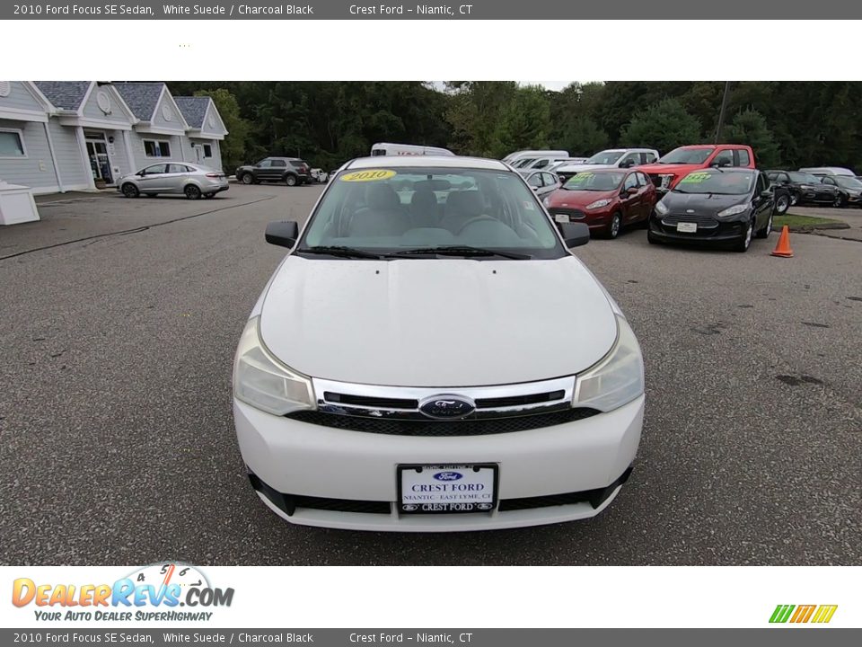 2010 Ford Focus SE Sedan White Suede / Charcoal Black Photo #2