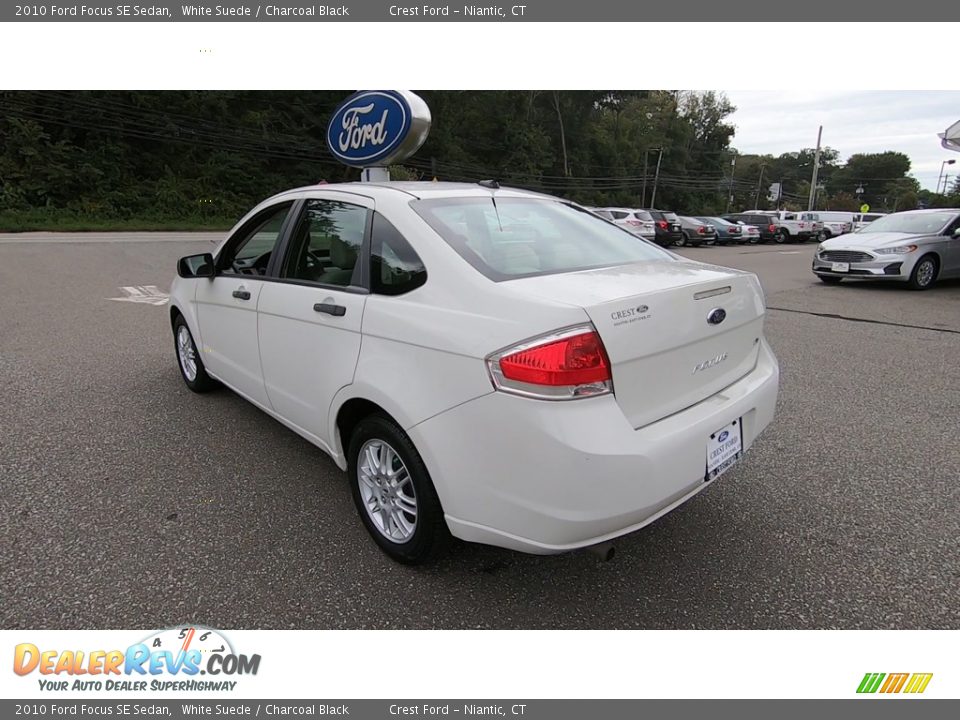 2010 Ford Focus SE Sedan White Suede / Charcoal Black Photo #5