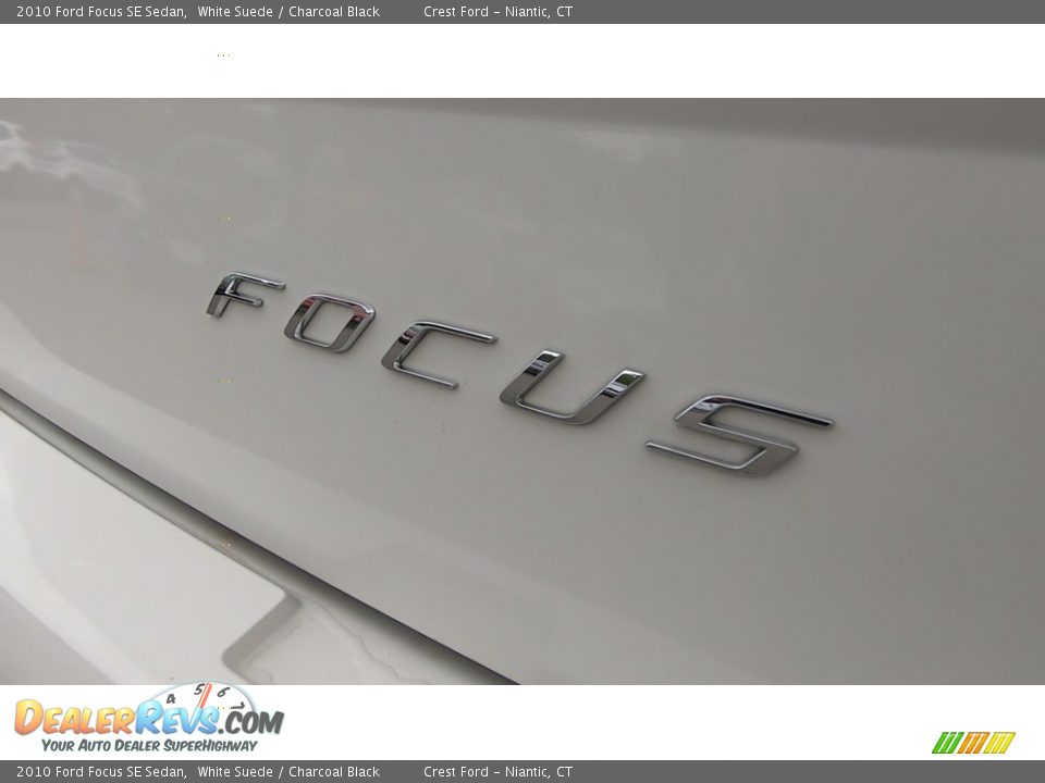 2010 Ford Focus SE Sedan White Suede / Charcoal Black Photo #10