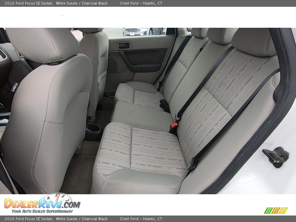 2010 Ford Focus SE Sedan White Suede / Charcoal Black Photo #18