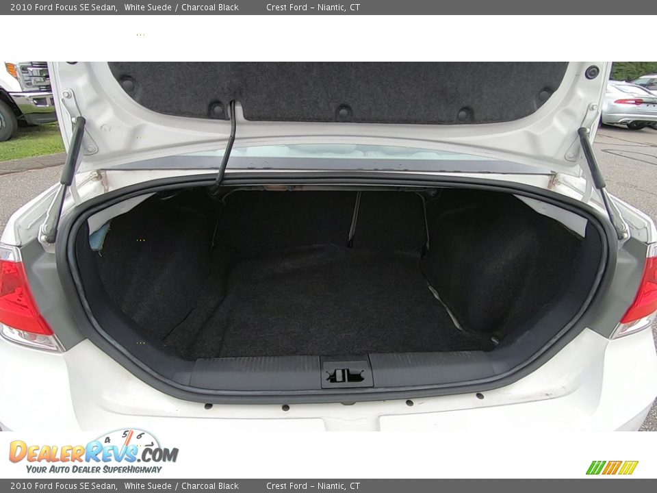 2010 Ford Focus SE Sedan White Suede / Charcoal Black Photo #21