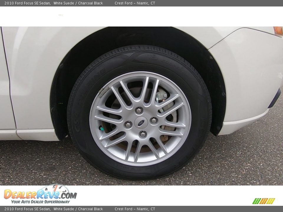 2010 Ford Focus SE Sedan White Suede / Charcoal Black Photo #26