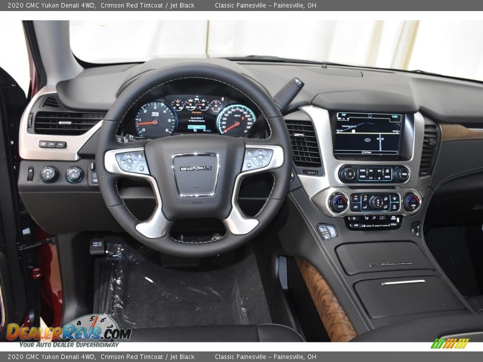 Dashboard of 2020 GMC Yukon Denali 4WD Photo #10