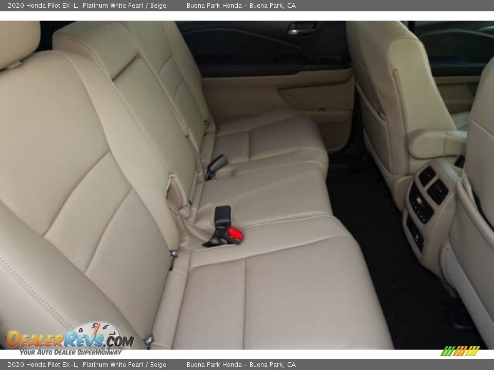 2020 Honda Pilot EX-L Platinum White Pearl / Beige Photo #32