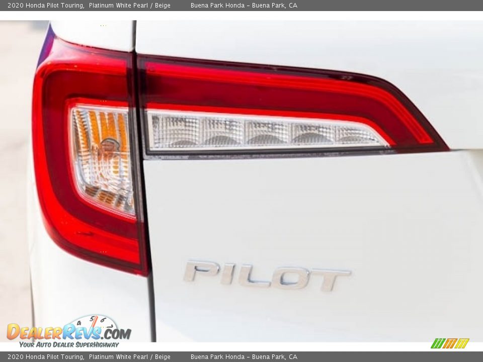 2020 Honda Pilot Touring Platinum White Pearl / Beige Photo #7