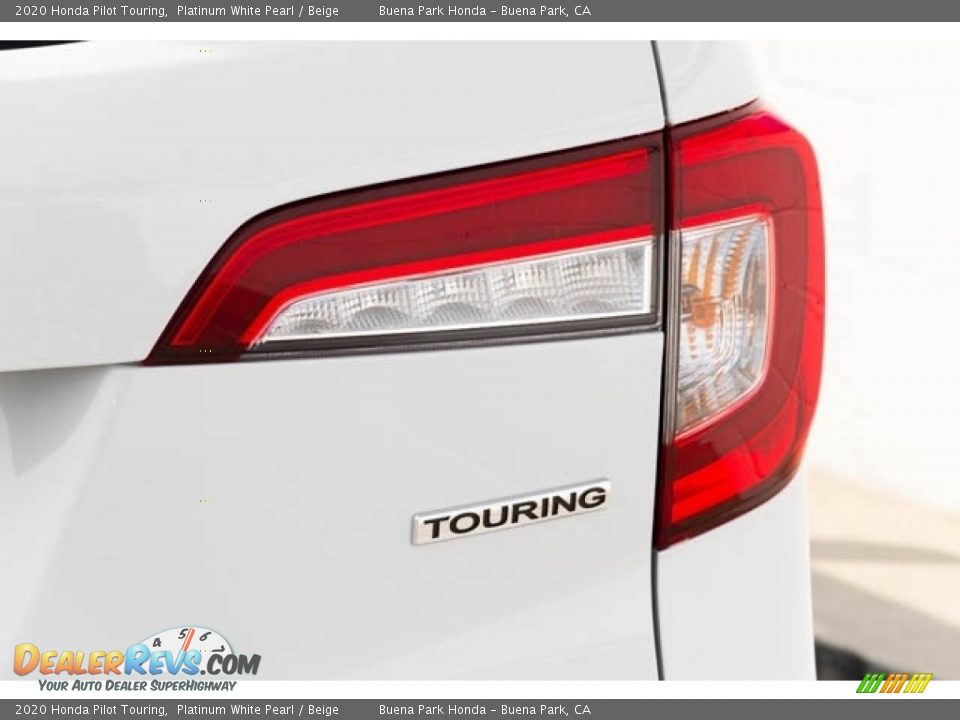 2020 Honda Pilot Touring Platinum White Pearl / Beige Photo #8