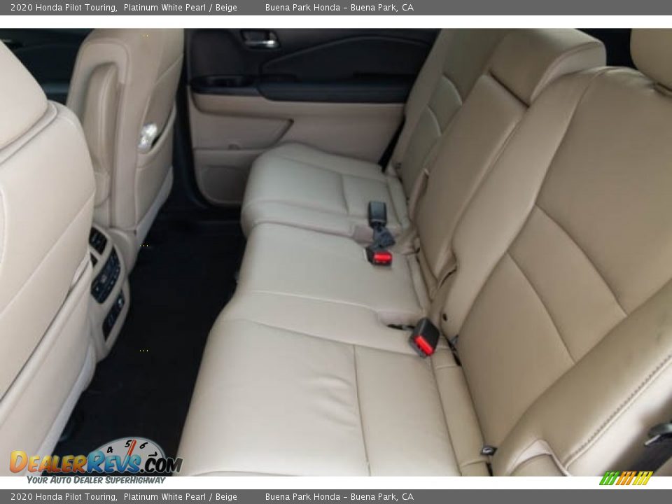 2020 Honda Pilot Touring Platinum White Pearl / Beige Photo #17