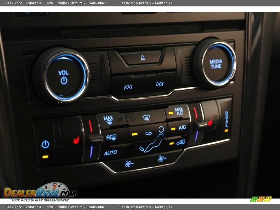 2017 Ford Explorer XLT 4WD White Platinum / Ebony Black Photo #15