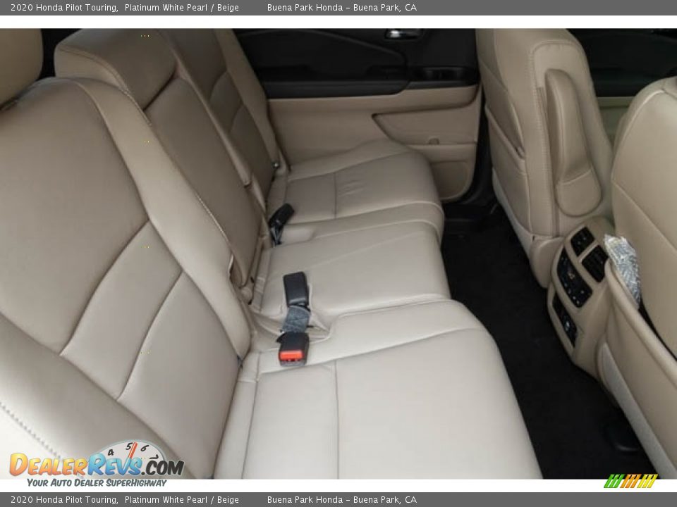 2020 Honda Pilot Touring Platinum White Pearl / Beige Photo #32