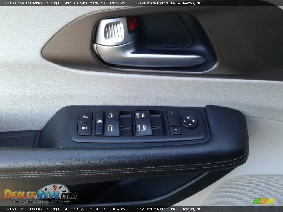 2018 Chrysler Pacifica Touring L Granite Crystal Metallic / Black/Alloy Photo #9